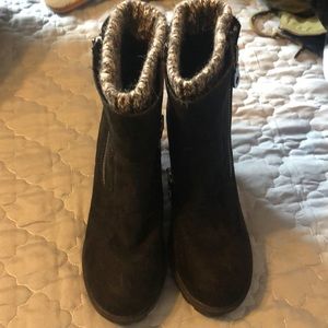 Mossimo black quilted booties